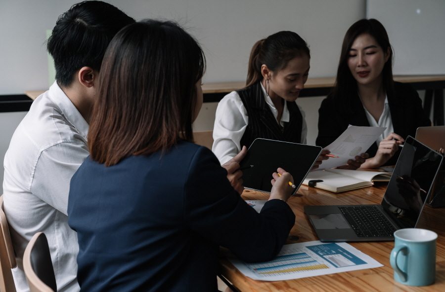 한국 브랜드 론칭 중견기업 해외사업팀 서비스 주제 관련 이미지