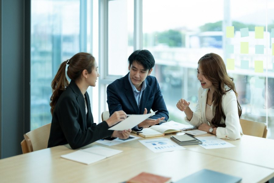 규제·인허가 사전 조사 중견기업 해외사업팀 서비스 주제 관련 이미지