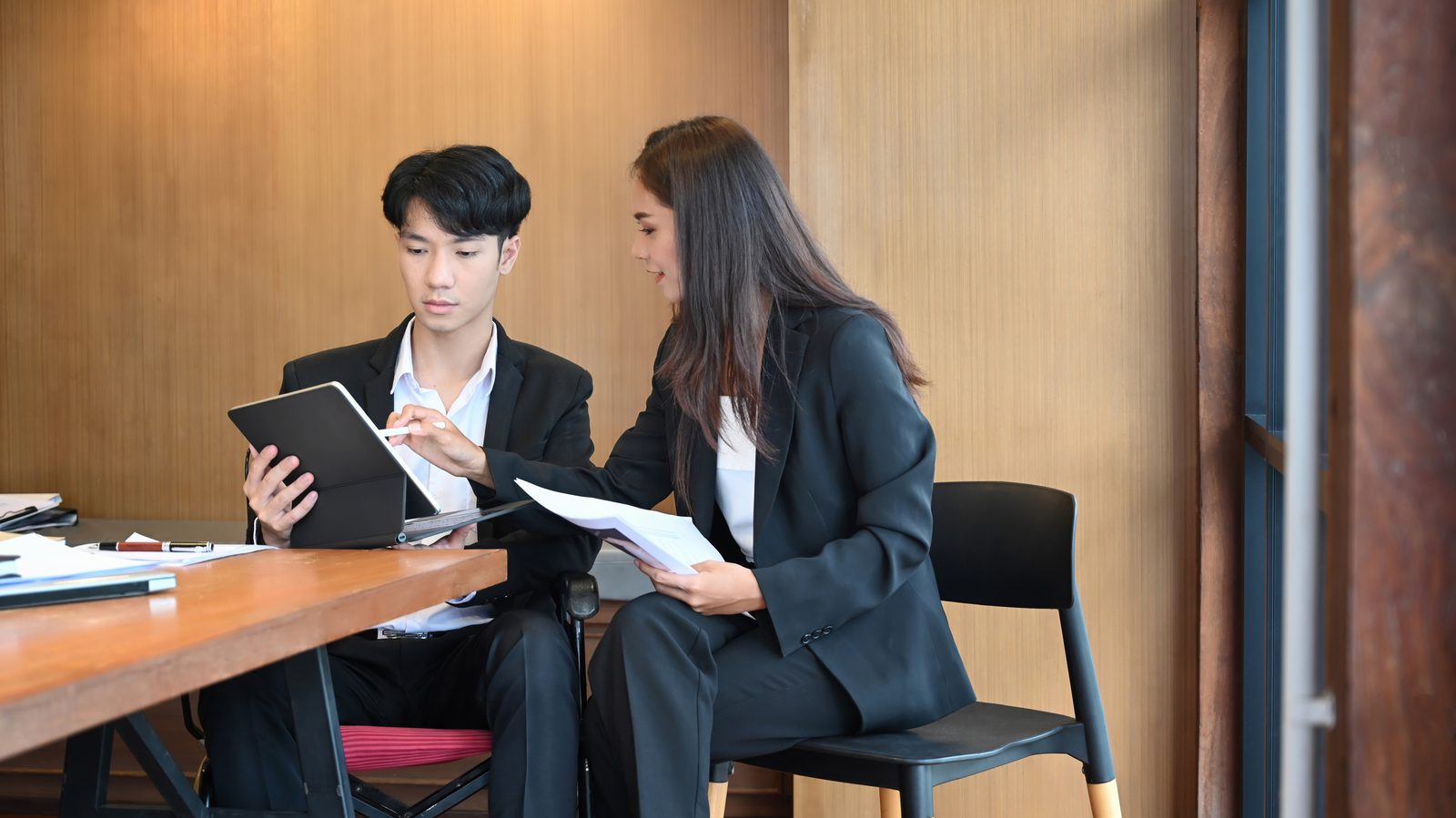 B2B 영업 기반 구축 중견기업 해외사업팀 서비스 주제 관련 이미지