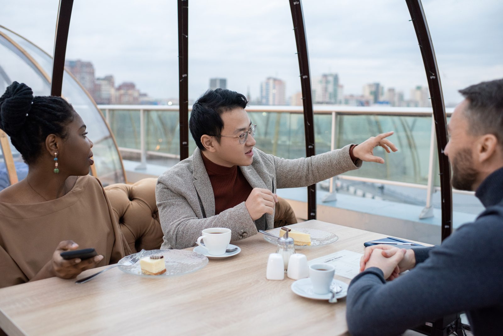 글로벌 팀빌딩 중견기업 해외사업팀 서비스 주제 관련 이미지