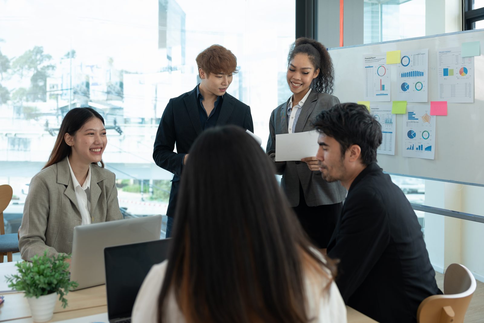본사 보고용 진출 전략 중견기업 해외사업팀 서비스 주제 관련 이미지