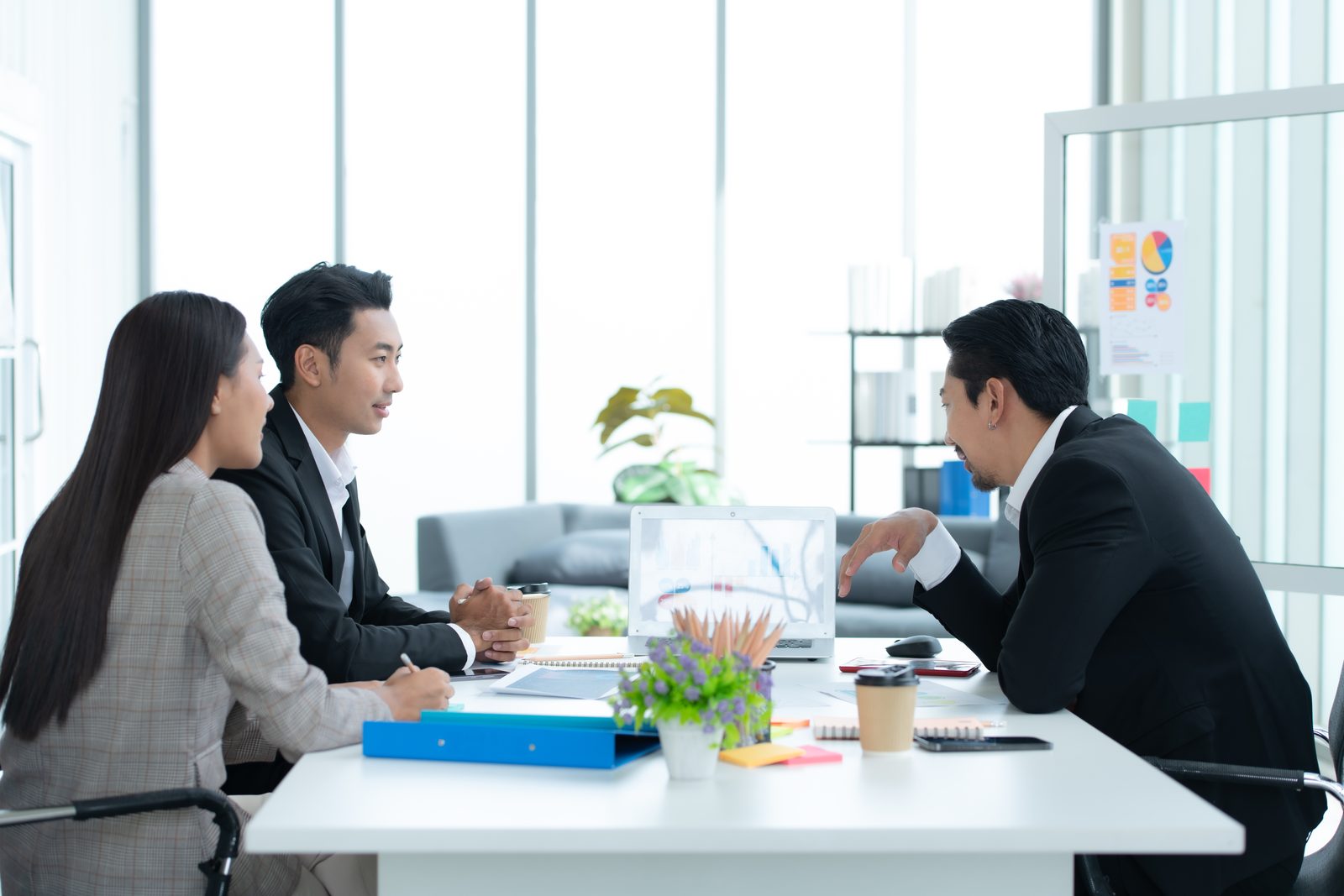 B2B 영업 기반 구축 중견기업 해외사업팀 서비스 주제 관련 이미지